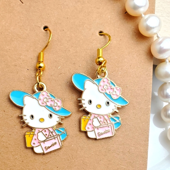 💓5/$25 Shopping HELLO KITTY Earrings - Picture 1 of 3